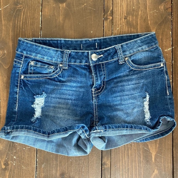 Size 13 Denim Shorts with Embellished Pockets Brand Unknown - Picture 1 of 5